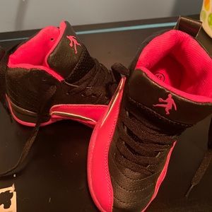 Air sports size 11 children black-hot-pink shoes